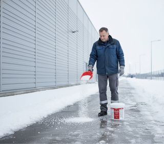 ❄️ Led a sníh? Bezpečně, efektivně a bez soli! 🌿 Rozlučte se s nebezpečnými chodníky a rampami – ESE je ekologický...